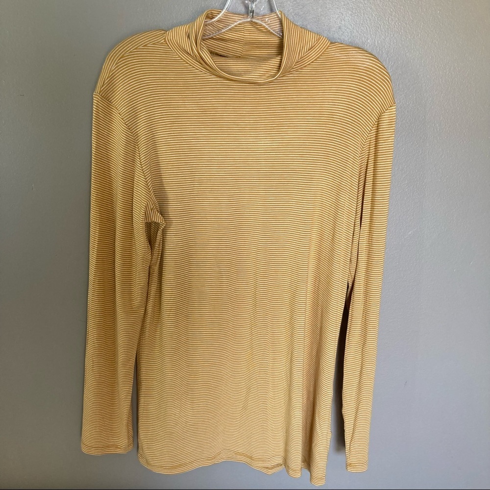NWOT Eden Ruth Turtle Neck